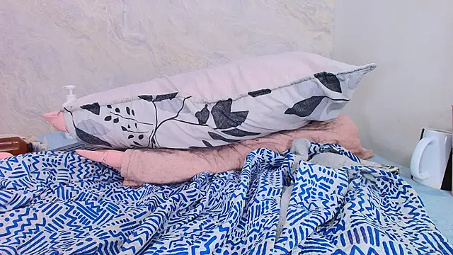 Snapshot of sofi_balvin chatting on 03/13/25, 01:32 sofi balvin online show from 03/13/25, 01:32