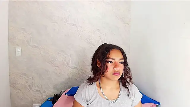 Snapshot of sofi_balvin chatting on 02/17/25, 07:12 sofi balvin online show from 02/17/25, 07:12