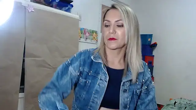 Snapshot of Chantal_hott chatting on 01/10/26, 07:53 Chantal hott online show from 01/10/26, 07:53