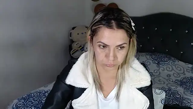 Snapshot of Chantal_hott chatting on 02/18/26, 10:06 Chantal hott online show from 02/18/26, 10:06