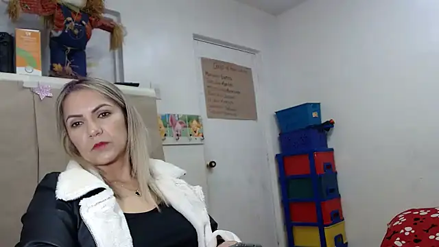 Snapshot of Chantal_hott chatting on 01/12/26, 06:58 Chantal hott online show from 01/12/26, 06:58