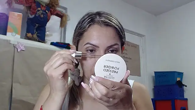 Snapshot of Chantal_hott chatting on 01/15/26, 03:26 Chantal hott online show from 01/15/26, 03:26