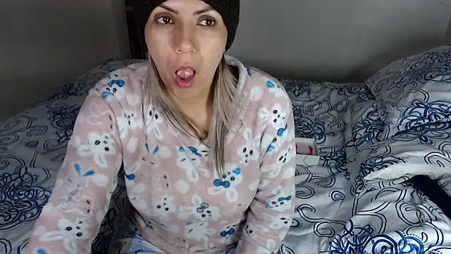 Chantal hott online show from 04/19/26, 02:45