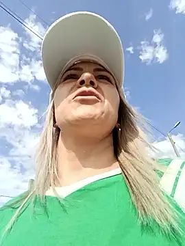 Snapshot of Chantal_hott chatting on 12/22/25, 07:36 Chantal hott online show from 12/22/25, 07:36