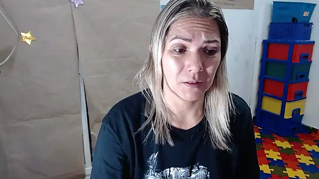 Snapshot of Chantal_hott chatting on 01/13/26, 04:33 Chantal hott online show from 01/13/26, 04:33