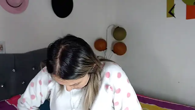 Chantal hott online show from 10/19/25, 02:20