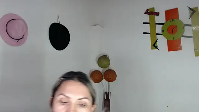 Snapshot of Chantal_hott chatting on 04/21/26, 01:42 Chantal hott online show from 04/21/26, 01:42