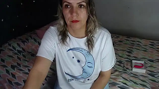 Snapshot of Chantal_hott chatting on 04/28/26, 07:51 Chantal hott online show from 04/28/26, 07:51