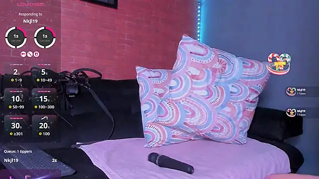 Salome Villa online show from 04/14/26, 10:26