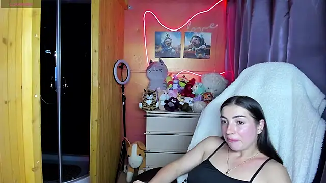 Fiery Brunette  online show from 07/20/26, 08:22