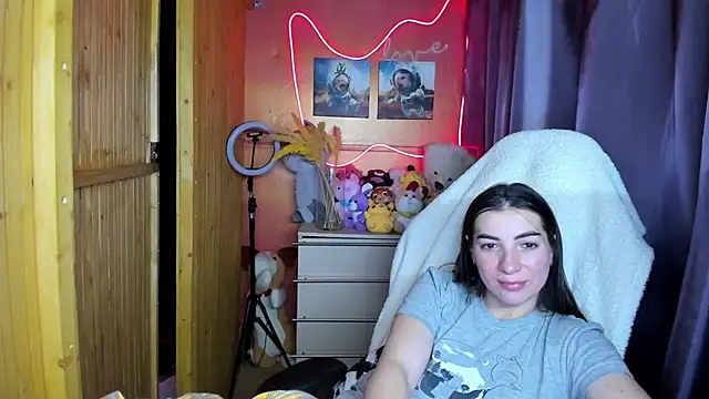 Fiery Brunette  online show from 11/29/25, 06:30