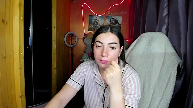 Fiery Brunette  online show from 03/15/26, 03:57