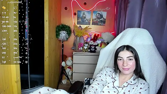 Fiery Brunette  online show from 12/21/25, 06:42