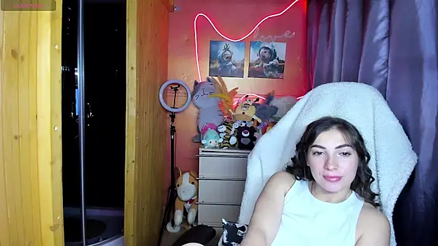 Fiery Brunette  online show from 05/23/26, 04:33