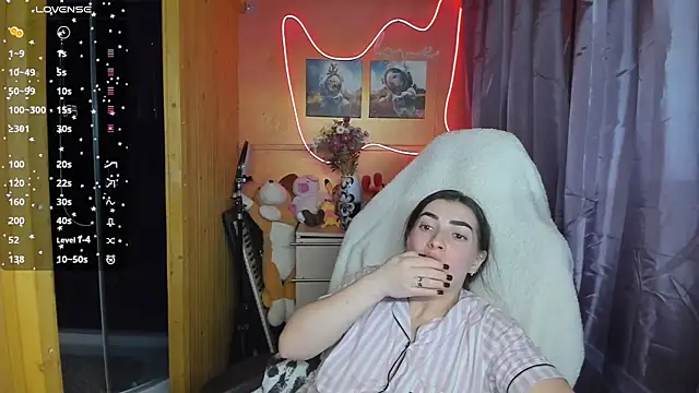 Snapshot of Fiery_Brunette_ chatting on 03/20/25, 10:32 Fiery Brunette  online show from 03/20/25, 10:32