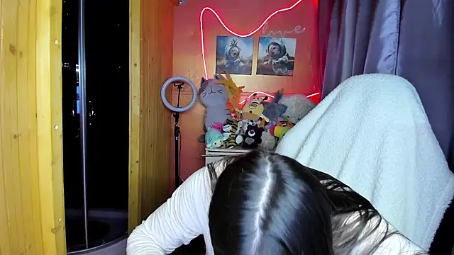 Fiery Brunette  online show from 05/17/26, 07:19