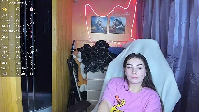 Snapshot of Fiery_Brunette_ chatting on 03/04/25, 02:42 Fiery Brunette  online show from 03/04/25, 02:42