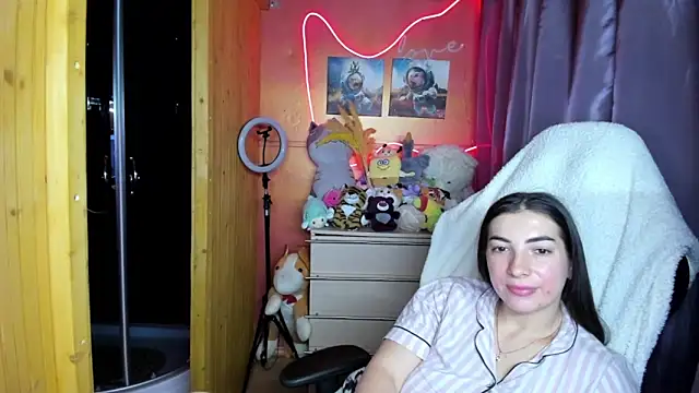 Fiery Brunette  online show from 03/24/26, 11:32