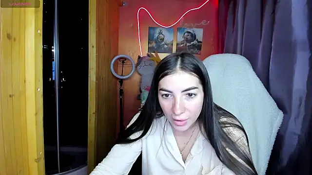 Fiery Brunette  online show from 05/18/26, 06:29