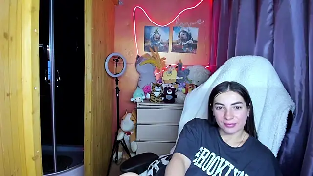 Fiery Brunette  online show from 03/18/26, 05:14