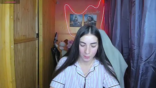 Snapshot of Fiery_Brunette_ chatting on 02/20/25, 06:50 Fiery Brunette  online show from 02/20/25, 06:50