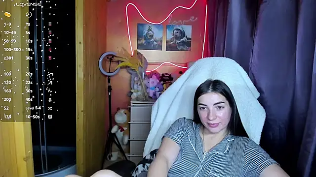 Fiery Brunette  online show from 11/19/25, 06:30