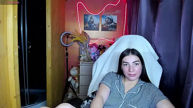 Fiery Brunette  online show from 11/29/25, 06:13