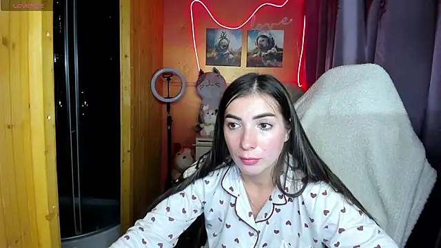 Snapshot of Fiery_Brunette_ chatting on 10/01/25, 10:20 Fiery Brunette  online show from 10/01/25, 10:20