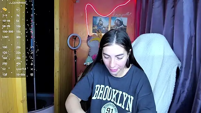 Fiery Brunette  online show from 03/19/26, 05:29