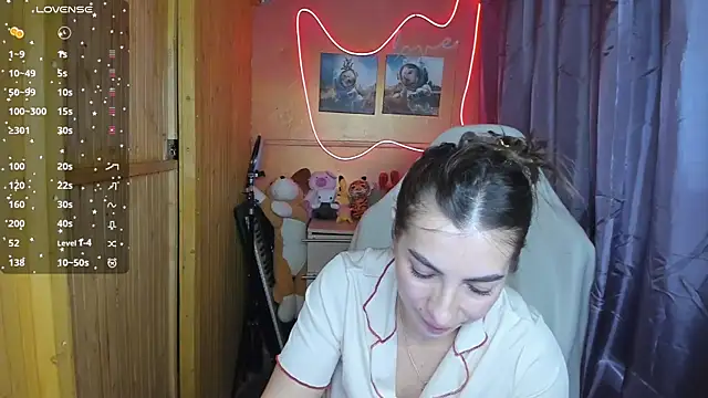 Snapshot of Fiery_Brunette_ chatting on 02/25/25, 07:31 Fiery Brunette  online show from 02/25/25, 07:31