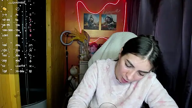 Fiery Brunette  online show from 11/16/25, 09:47