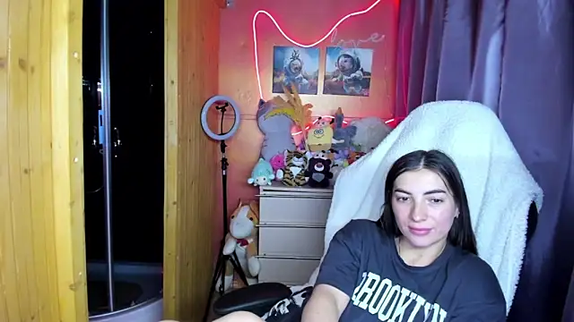 Fiery Brunette  online show from 03/19/26, 05:35