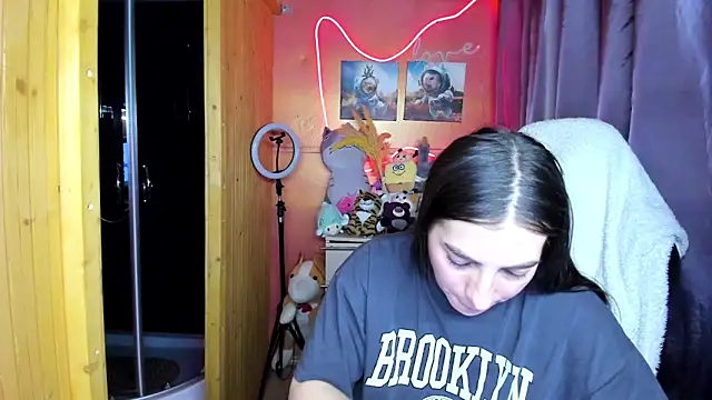 Fiery Brunette  online show from 03/26/26, 08:34