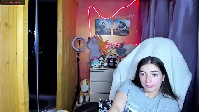 Fiery Brunette  online show from 05/26/26, 04:49