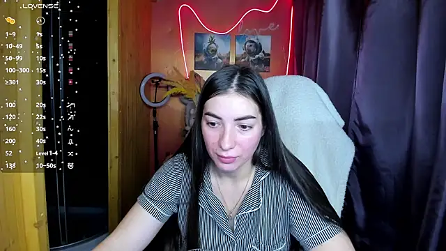 Fiery Brunette  online show from 11/17/25, 09:46