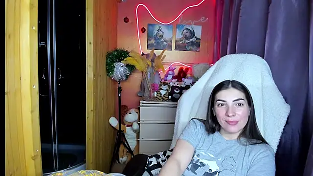 Fiery Brunette  online show from 01/12/26, 10:00