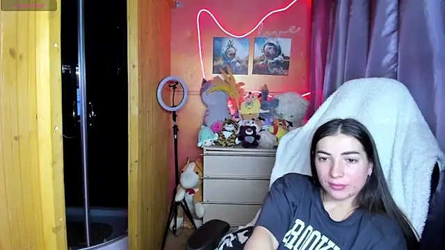 Fiery Brunette  online show from 04/04/26, 12:01