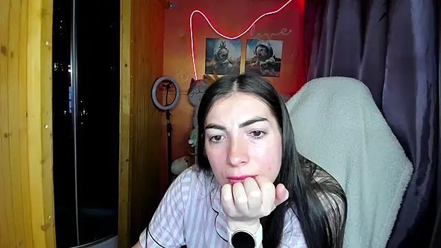 Fiery Brunette  online show from 05/02/26, 04:18