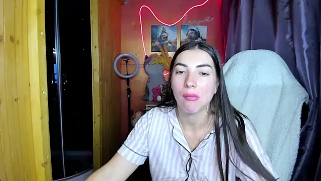 Fiery Brunette  online show from 02/18/26, 04:32