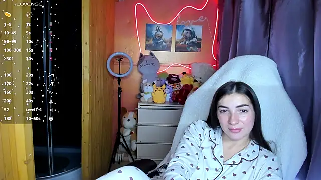 Snapshot of Fiery_Brunette_ chatting on 09/19/25, 06:50 Fiery Brunette  online show from 09/19/25, 06:50