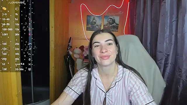 Snapshot of Fiery_Brunette_ chatting on 03/03/25, 04:21 Fiery Brunette  online show from 03/03/25, 04:21