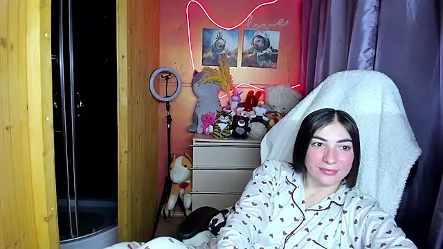 Fiery Brunette  online show from 01/18/26, 07:45