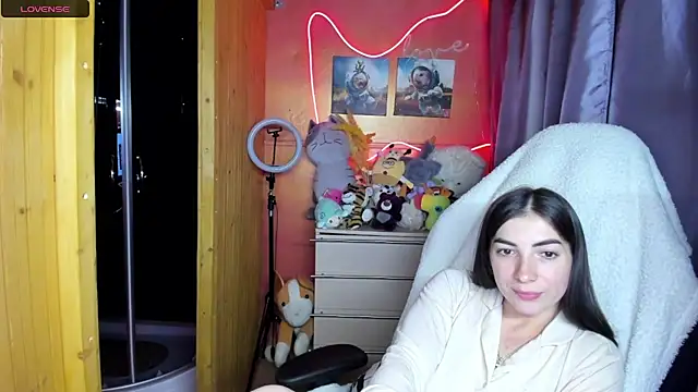 Fiery Brunette  online show from 05/18/26, 06:34