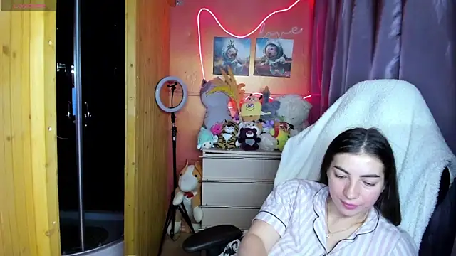 Fiery Brunette  online show from 03/31/26, 11:45