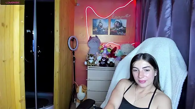 Fiery Brunette  online show from 07/19/26, 03:37