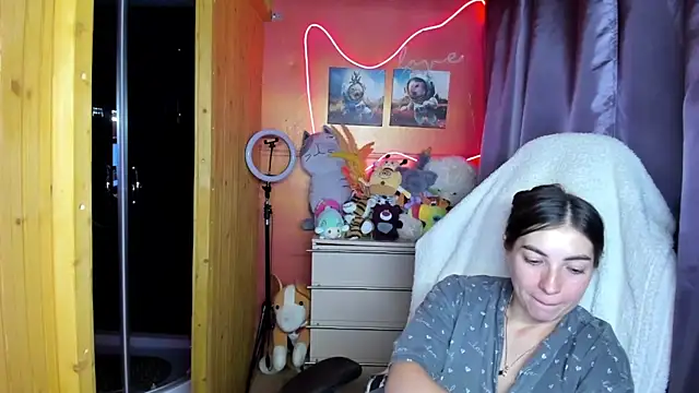 Fiery Brunette  online show from 06/26/26, 07:14