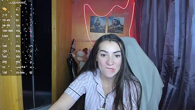 Snapshot of Fiery_Brunette_ chatting on 03/03/25, 11:44 Fiery Brunette  online show from 03/03/25, 11:44