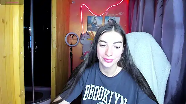 Fiery Brunette  online show from 06/03/26, 03:29