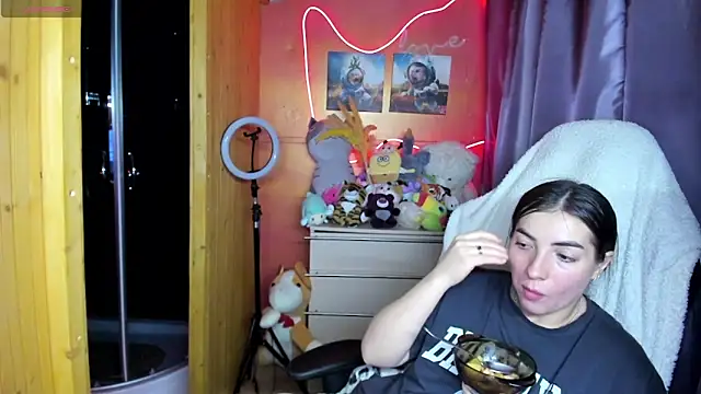 Fiery Brunette  online show from 04/05/26, 06:31