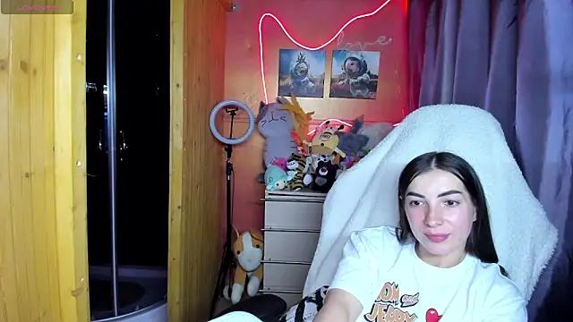 Fiery Brunette  online show from 05/19/26, 10:44